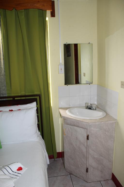 Belcove Hotel & Guesthouse Belize City Exterior photo